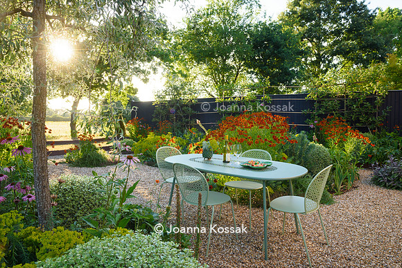 Weston Green/ Esher. Designed by Maitanne Hunt, All Photos © Joanna Kossak