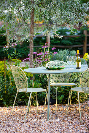 Weston Green/ Esher. Designed by Maitanne Hunt, All Photos © Joanna Kossak