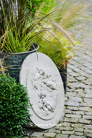 The plaques with angels figures