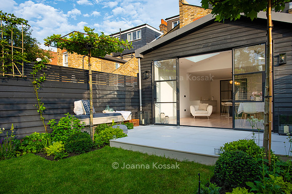 Wimbledon garden. Designed by Chris Harrington. All Photos © Joanna Kossak