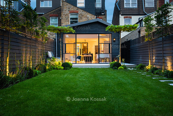 Wimbledon garden. Designed by Chris Harrington. All Photos © Joanna Kossak