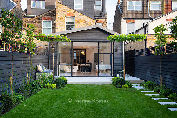 Wimbledon garden. Designed by Chris Harrington. All Photos © Joanna Kossak