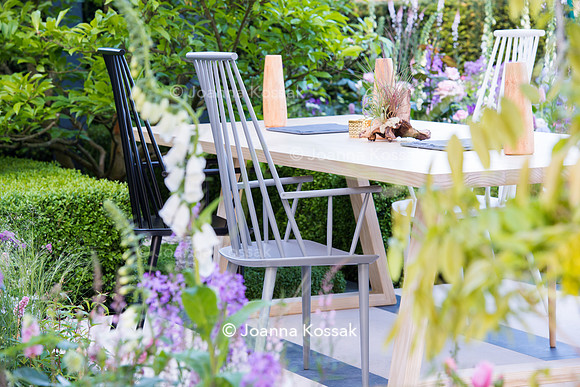 Patio with wooden chairs and table designed by Nils Verweij