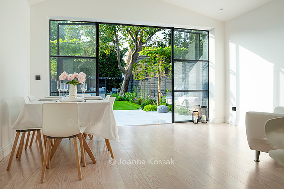 Wimbledon garden. Designed by Chris Harrington. All Photos © Joanna Kossak