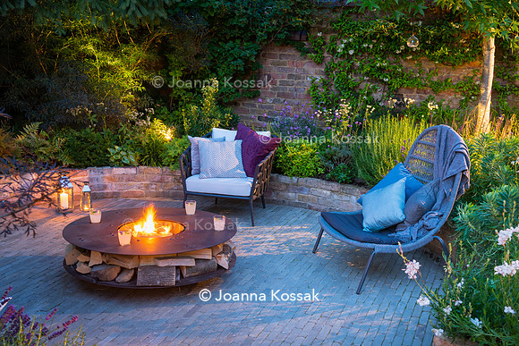Claygate garden. Designed by Tony Woods/ Garden Club London, All Photos © Joanna Kossak