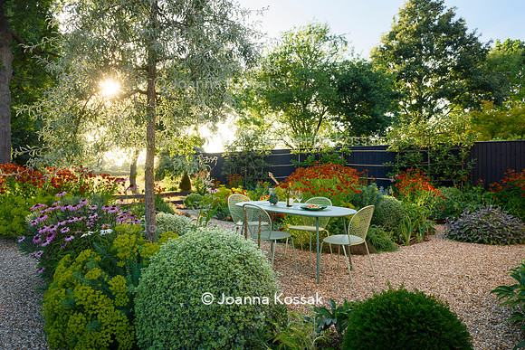 Weston Green/ Esher. Designed by Maitanne Hunt, All Photos © Joanna Kossak