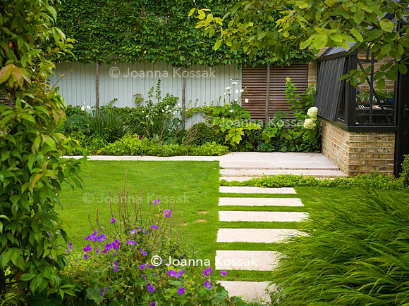 Melody Rd garden. Designed by Harrington Potter/ Chris Harrington All Photos © Joanna Kossak