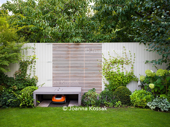 Melody Rd garden. Designed by Harrington Potter/ Chris Harrington All Photos © Joanna Kossak