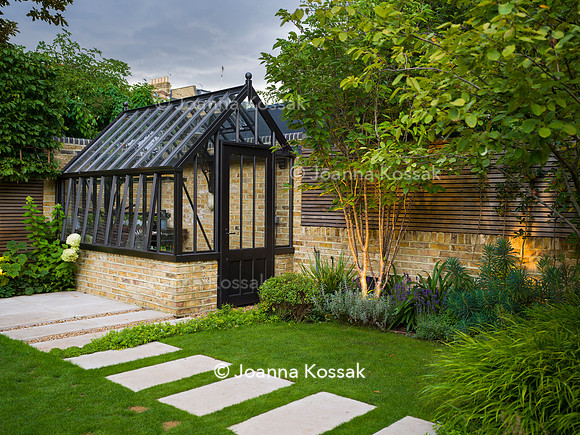 Melody Rd garden. Designed by Harrington Potter/ Chris Harrington All Photos © Joanna Kossak