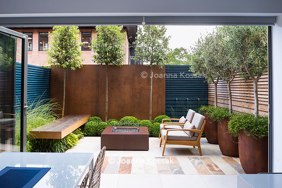 Small contemporary garden in Teddington. Designed by Tony Woods, All Photos © Joanna Kossak