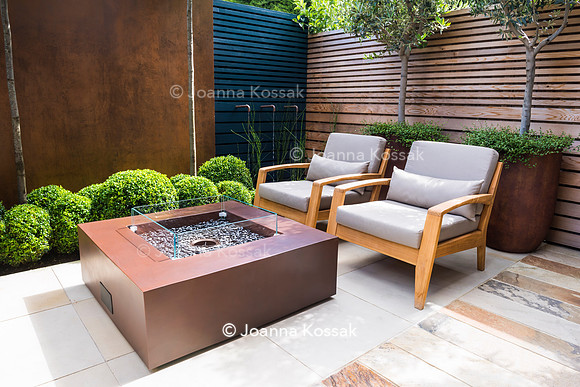 Small contemporary garden in Teddington. Designed by Tony Woods, All Photos © Joanna Kossak