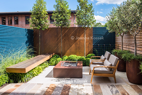 Small contemporary garden in Teddington. Designed by Tony Woods, All Photos © Joanna Kossak