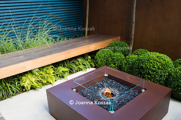 Small contemporary garden in Teddington. Designed by Tony Woods, All Photos © Joanna Kossak