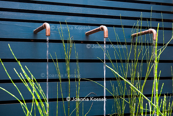 Small contemporary garden in Teddington. Designed by Tony Woods, All Photos © Joanna Kossak