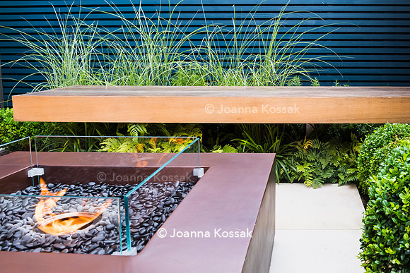 Small contemporary garden in Teddington. Designed by Tony Woods, All Photos © Joanna Kossak