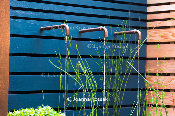 Small contemporary garden in Teddington. Designed by Tony Woods, All Photos © Joanna Kossak