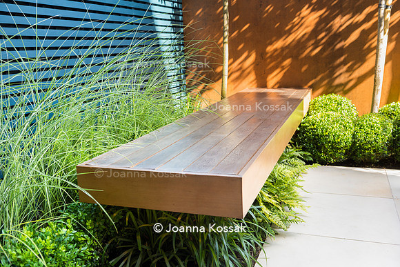 Small contemporary garden in Teddington. Designed by Tony Woods, All Photos © Joanna Kossak