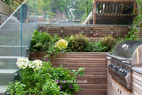 Clapham garden. Designed by Garden Club London, All Photos © Joanna Kossak