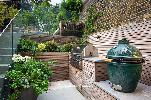 Clapham garden. Designed by Garden Club London, All Photos © Joanna Kossak