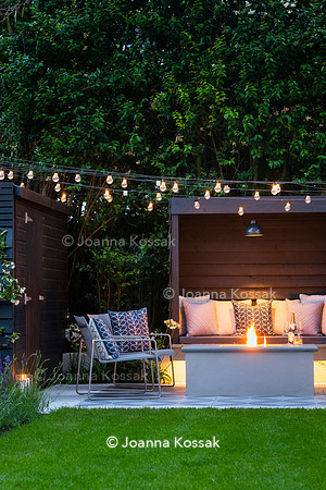 Wimbledon garden. Designed by Chris Harrington. All Photos © Joanna Kossak