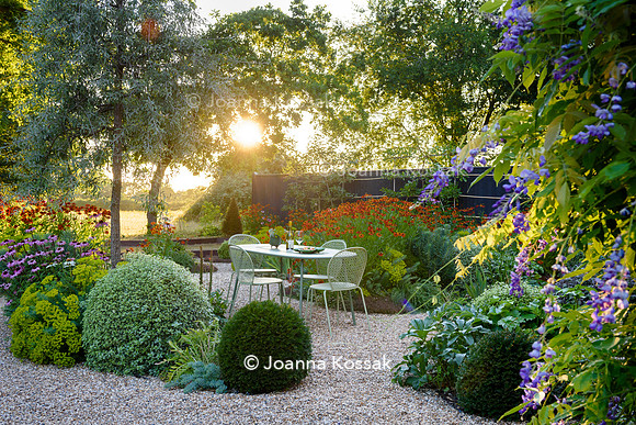 Weston Green/ Esher. Designed by Maitanne Hunt, All Photos © Joanna Kossak