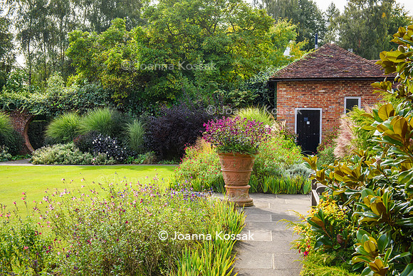 Great Comp Garden in Autumn