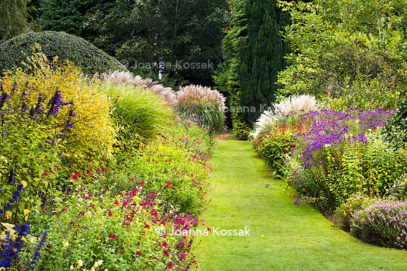 Great Comp Garden in Autumn