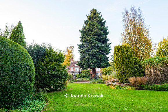 Great Comp Garden in Autumn