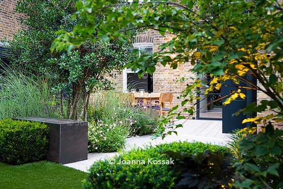 Wandsworth garden. Designed by Tony Woods/ Garden Club London, All Photos © Joanna Kossak