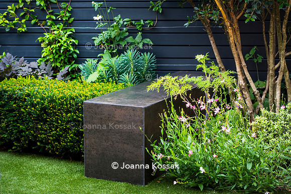 Wandsworth garden. Designed by Tony Woods/ Garden Club London, All Photos © Joanna Kossak