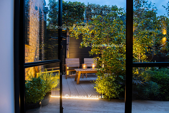 Wandsworth garden. Designed by Tony Woods/ Garden Club London, All Photos © Joanna Kossak