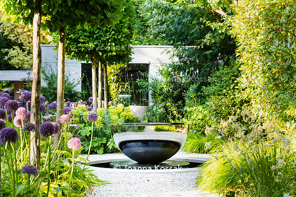 Richmond Garden. Designed by Virginie Vallee, Square Garden Design. All Photos © Joanna Kossak