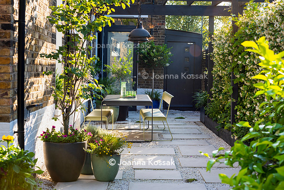 Kensal Garden. Designed by Maitanne Hunt. All Photos © Joanna Kossak