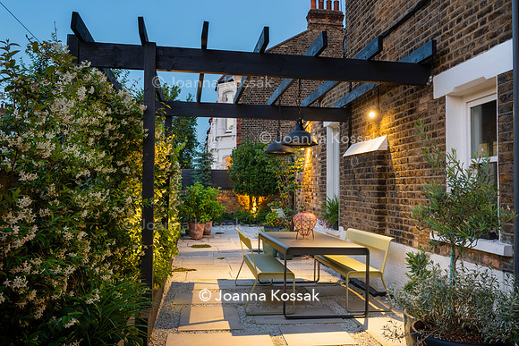 Kensal Garden. Designed by Maitanne Hunt. All Photos © Joanna Kossak