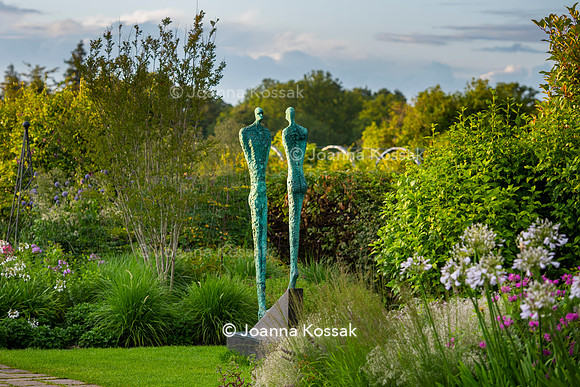 Sculptor: ​​​​​​​Michael Speller
