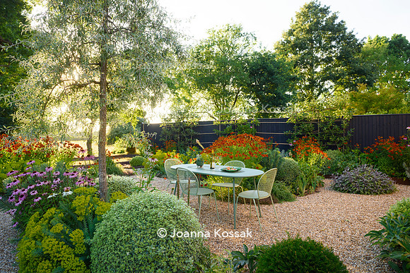 Weston Green/ Esher. Designed by Maitanne Hunt, All Photos © Joanna Kossak