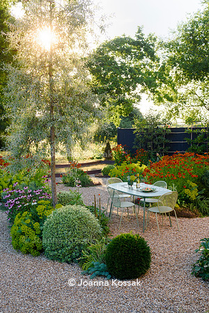 Weston Green/ Esher. Designed by Maitanne Hunt, All Photos © Joanna Kossak