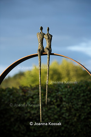 Sculptor: ​​​​​​​Michael Speller