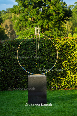 Sculptor: ​​​​​​​Michael Speller