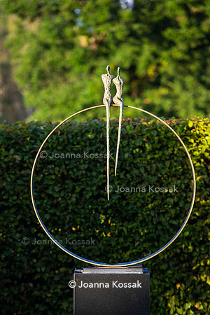 Sculptor: ​​​​​​​Michael Speller
